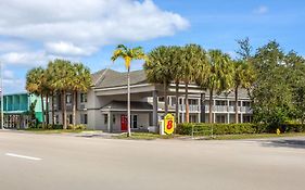 Super 8 Motel By Wyndham Near Fort Lauderdale Arpt